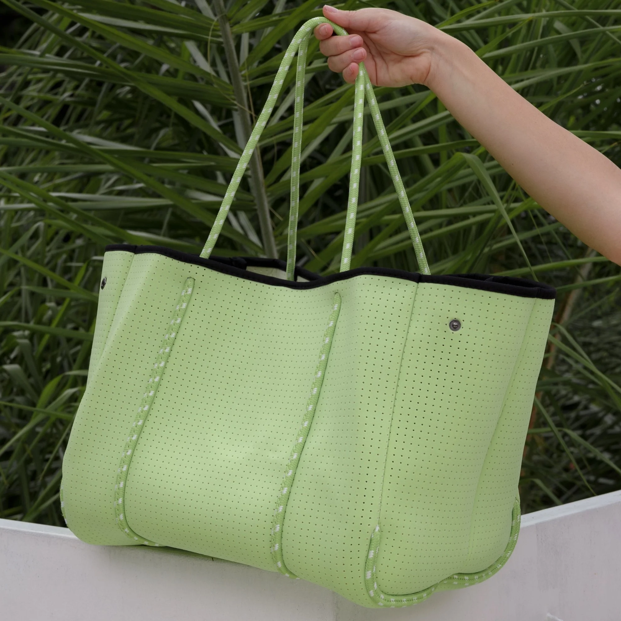 EVERYDAY TOTE NEON GREEN - Image 7