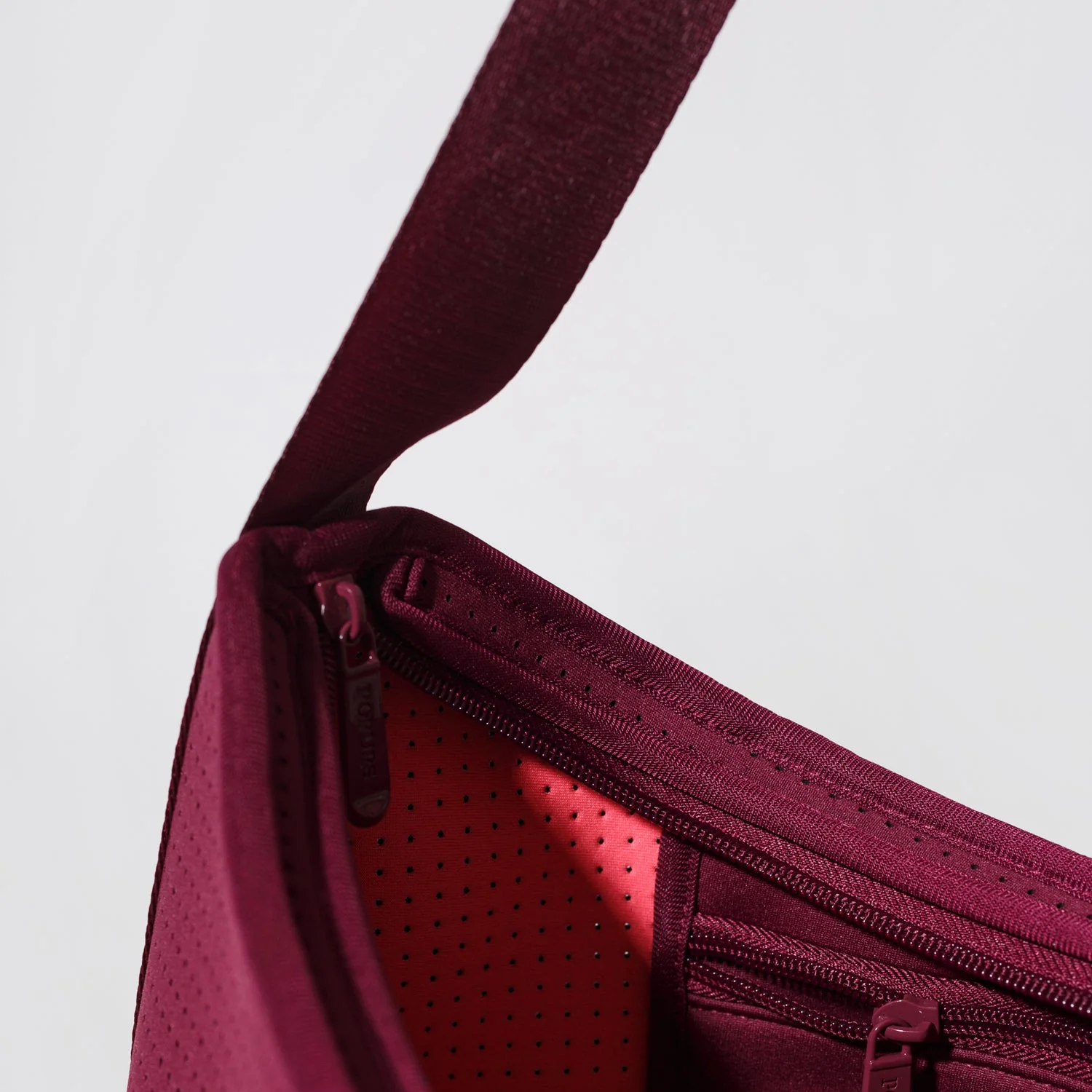 HOBO CROSSBODY BAG BERRY - Image 6