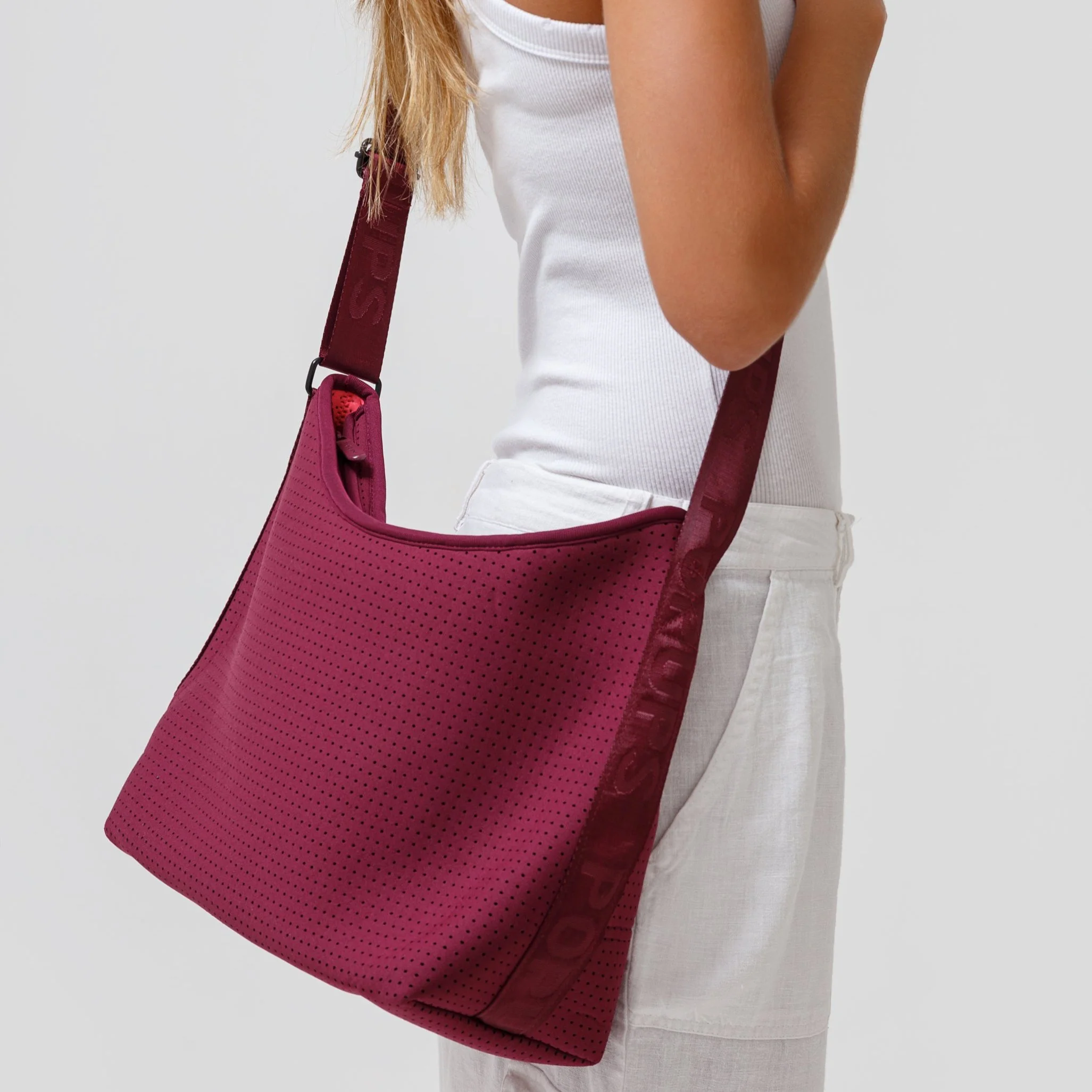HOBO CROSSBODY BAG BERRY - Image 7