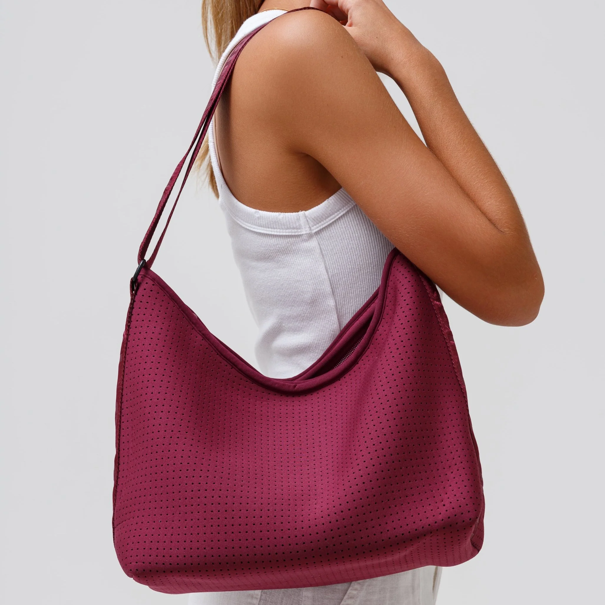 HOBO CROSSBODY BAG BERRY - Image 8