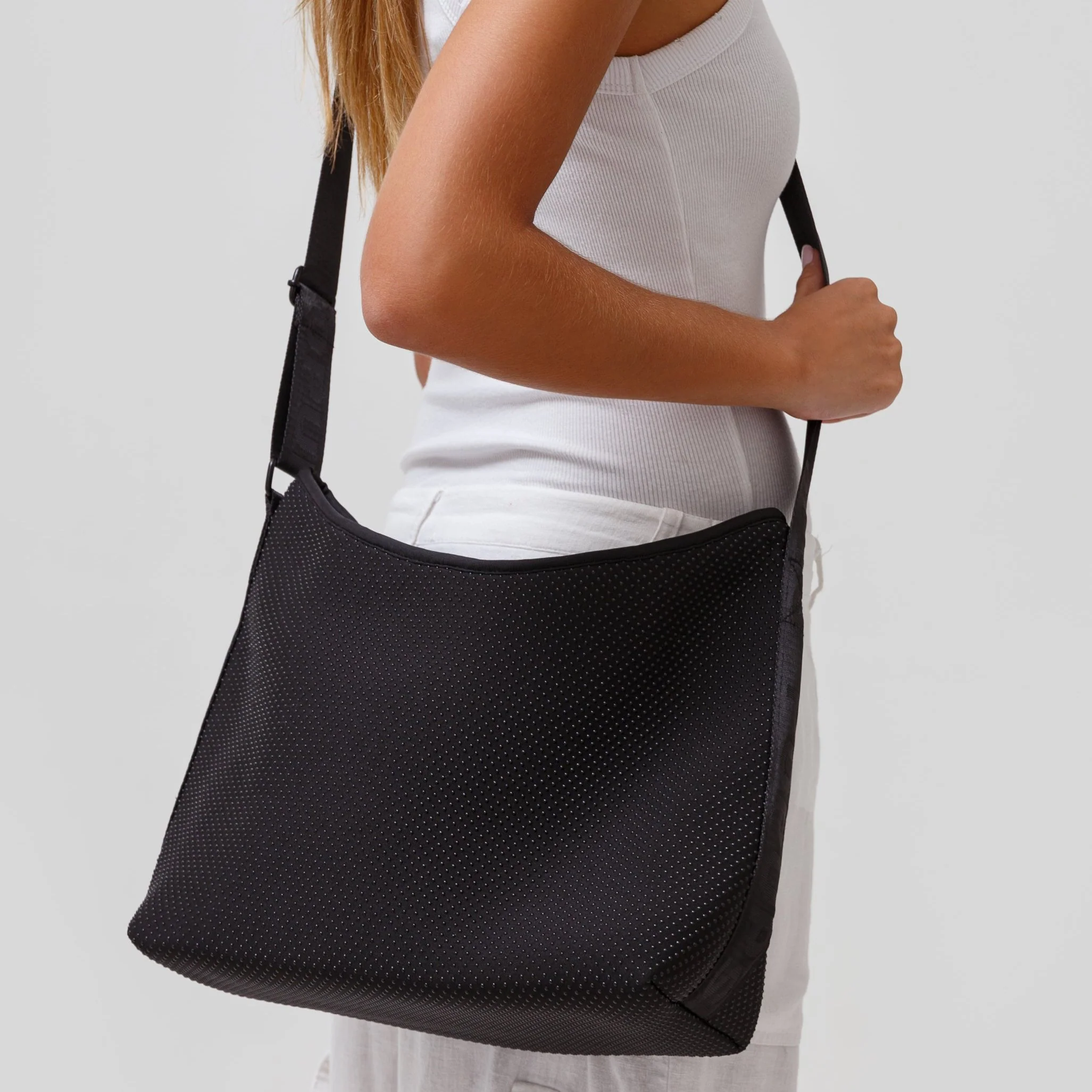 HOBO CROSSBODY BAG BLACK DOTTED - Image 7