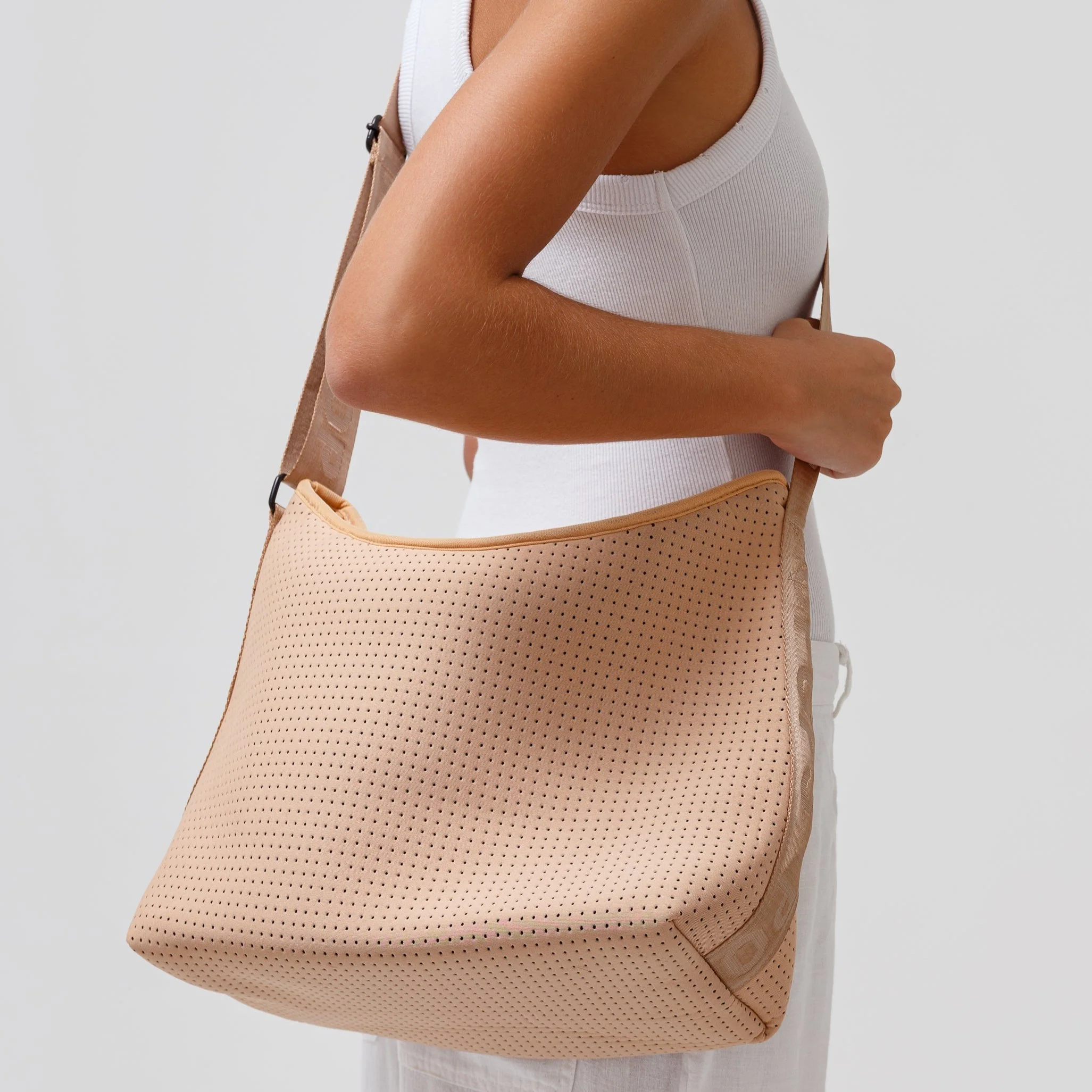 HOBO CROSSBODY BAG TAN - Image 6