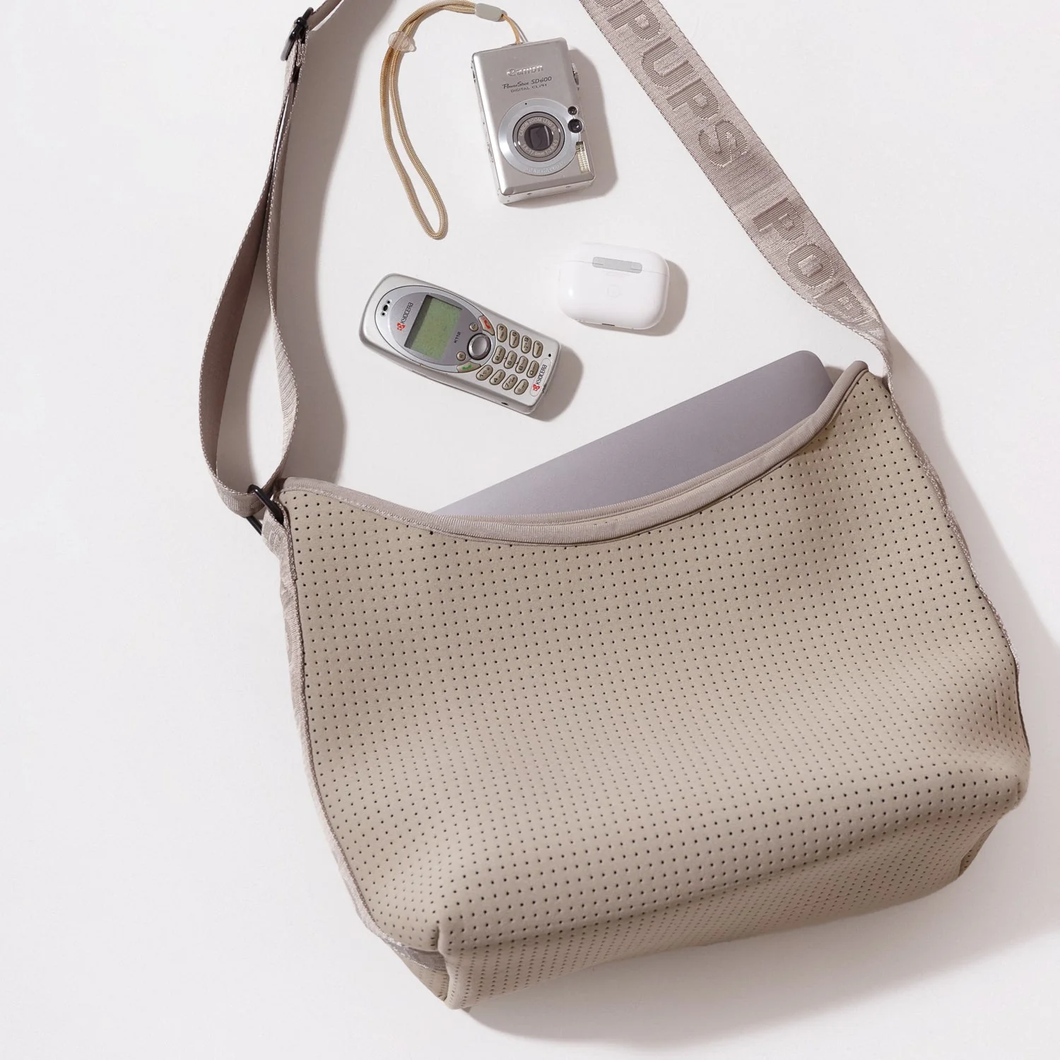 HOBO CROSSBODY BAG TAUPE - Image 4