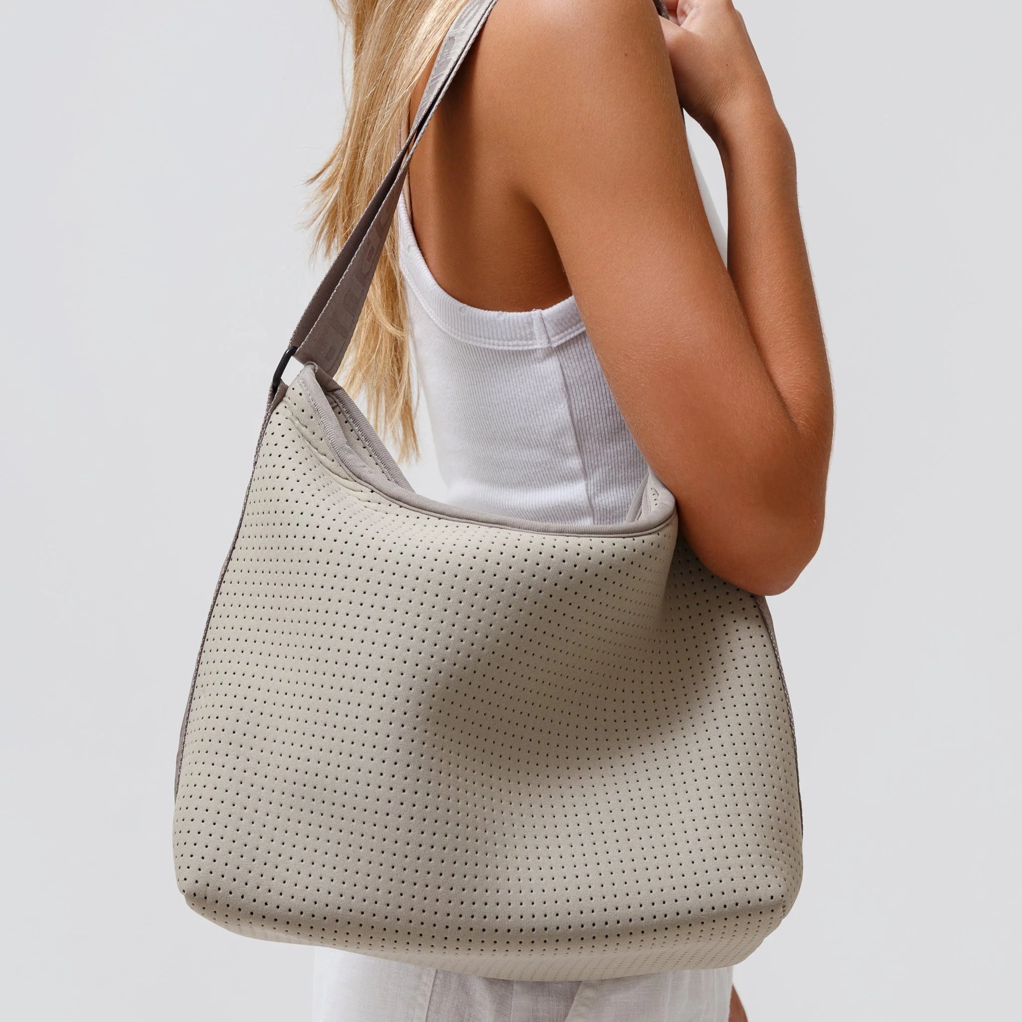 HOBO CROSSBODY BAG TAUPE - Image 8