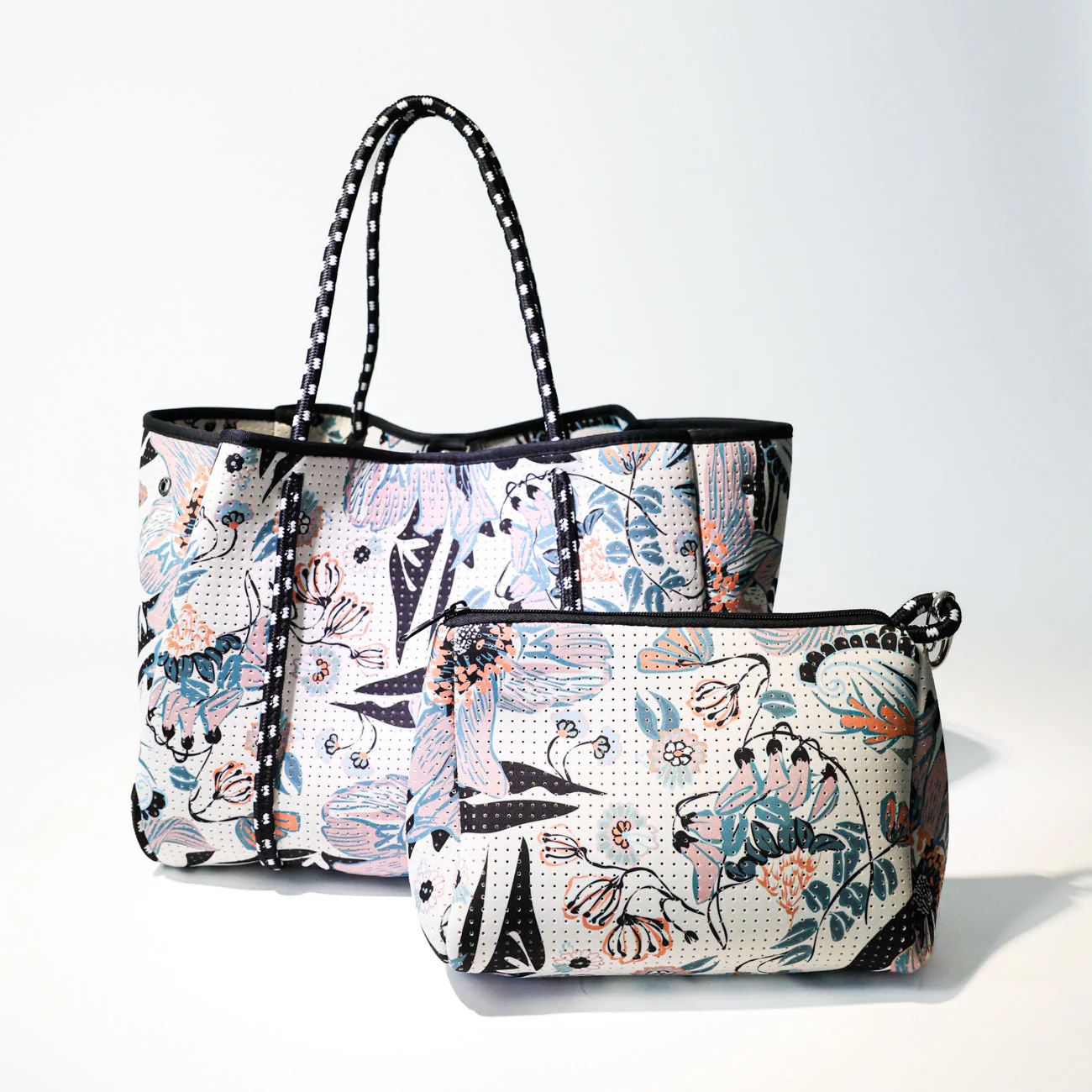 ESSENTIAL POUCH BLOSSOM WHITE - Image 3