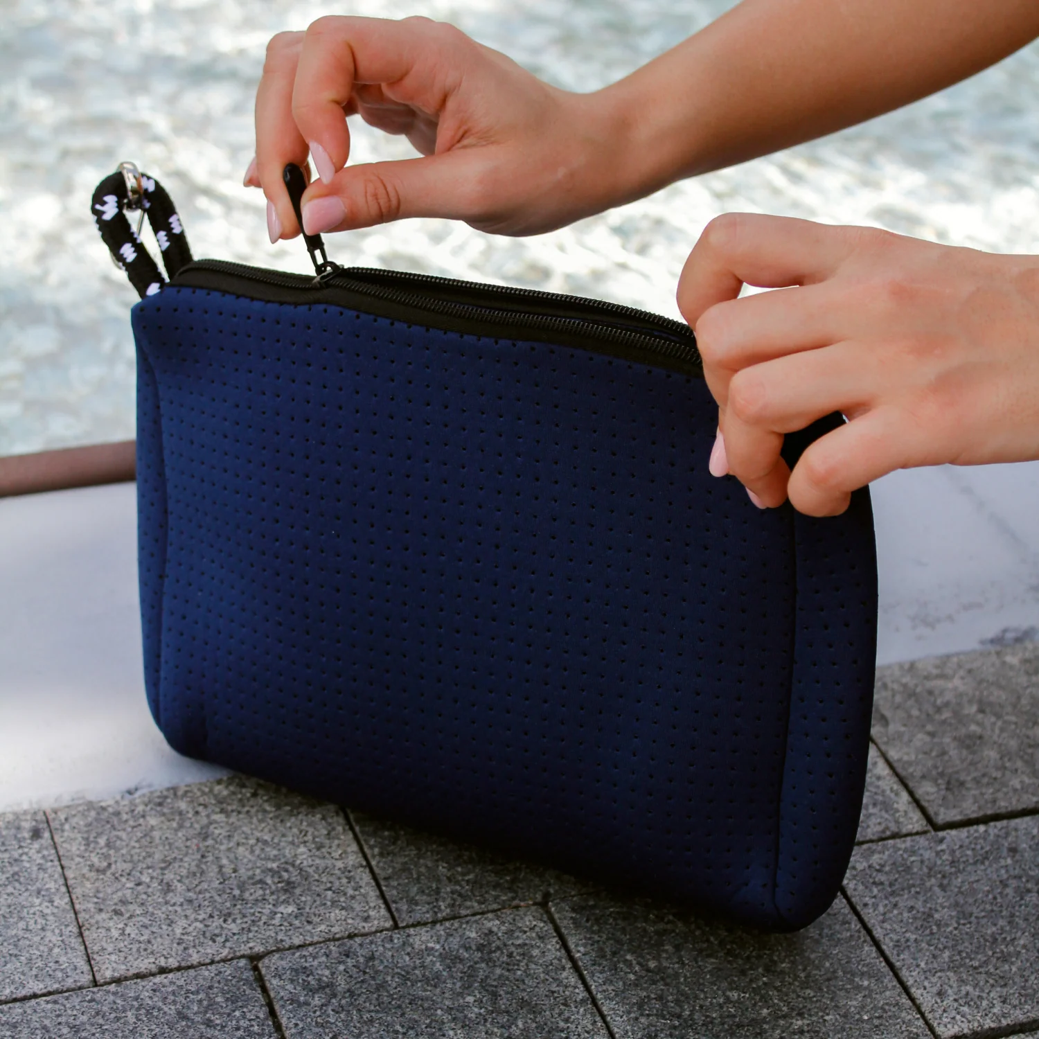 ESSENTIAL POUCH DEEP BLUE - Image 3