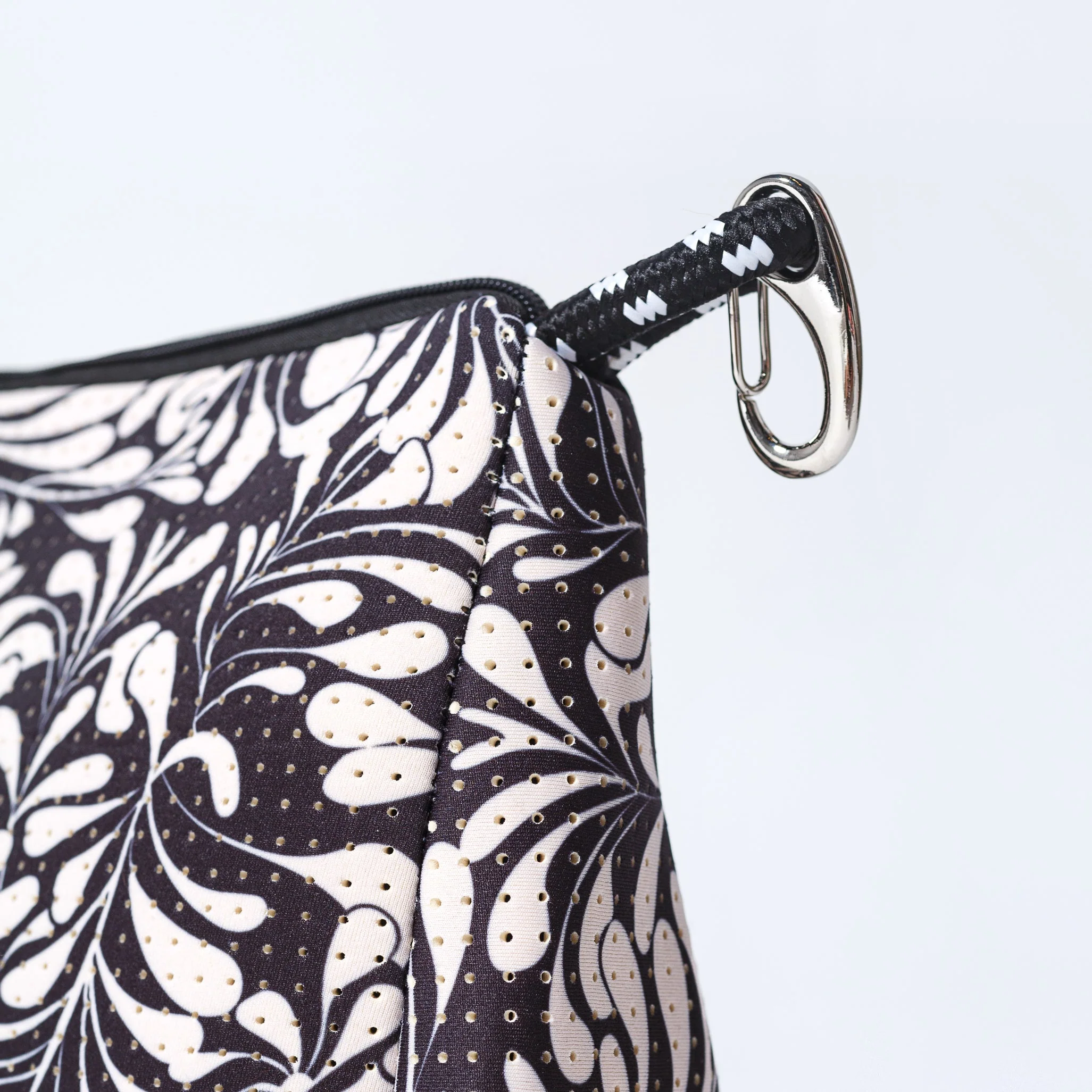 ESSENTIAL POUCH PALM DREAMS BLACK - Image 3